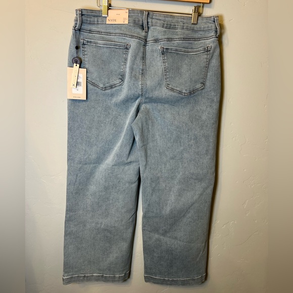 NWT NYDJ Teresa Wide Leg Plus Size LiftxTuck Jeans in Light Denim Wash | 14 - Picture 7 of 8